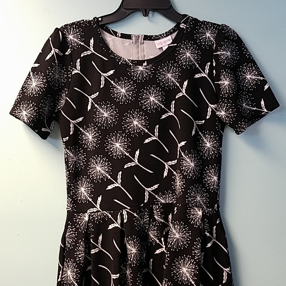 LuLaRoe Amelia Black w/ White Dandelions sz L